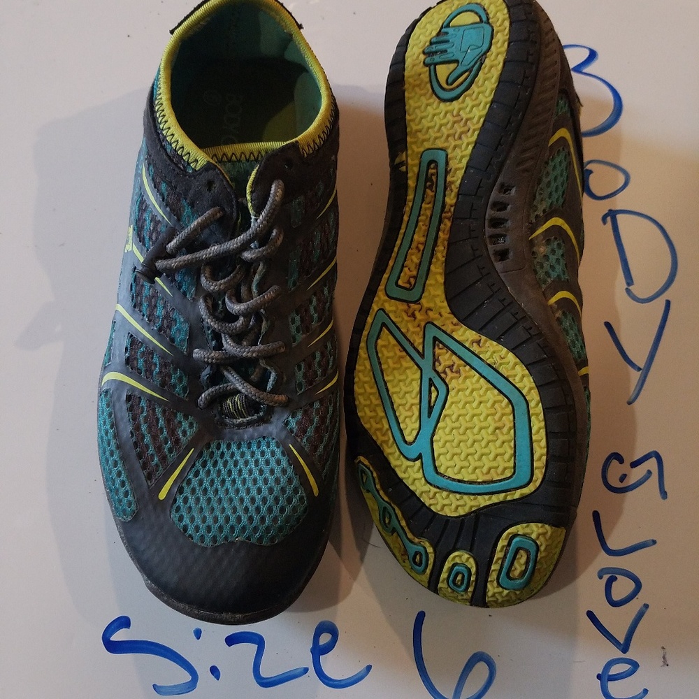 Body Glove size 6 shoes